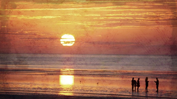 80 Mile Beach sunset - Gritty